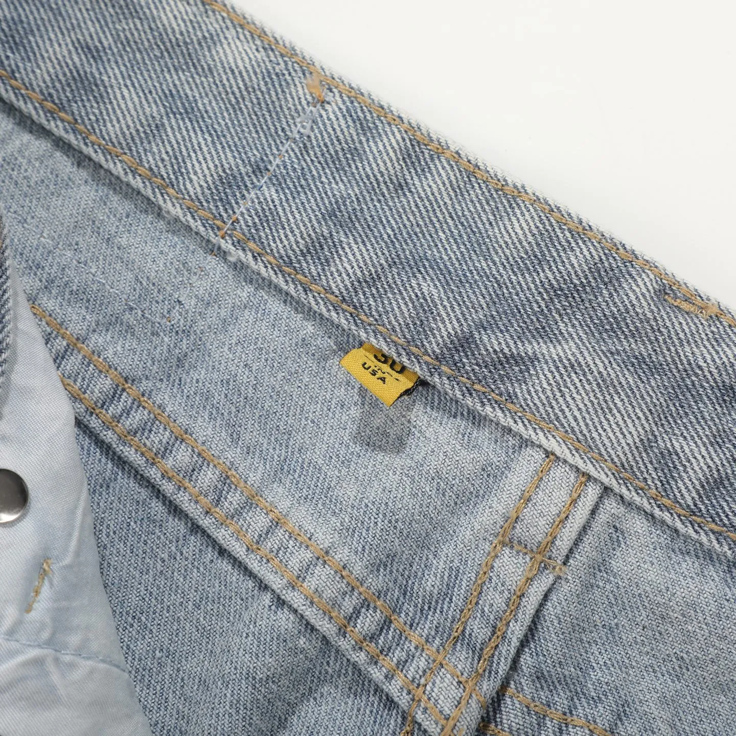 P280 Chrome Heart ｜Chrome Heart CH Heavy Industry Horsehair Spliced Flared Leather Jeans- 7*7 tannin 13.5 ammonia blue cow fabric, spliced with different colors of distressed denim, complete set of denim washing processes such as stone grinding, desizing, malaysian, hand rubbing, hanging grinding, fermentation washing, full spray, cat suede, etc. The genuine leather cross is made of natural horse hair and first-layer sheepskin. Because of the natural color of horse hair, different parts of the fur have different shades, and each pair is different, which is different from the imitation leather on the market. Each pair is the same; because the trousers are custom-made cross genuine leather trousers, they need to be disassembled many times, which is troublesome to sew and the shipment is very slow. Color: Spliced blue Size: 28 30 32 34 36